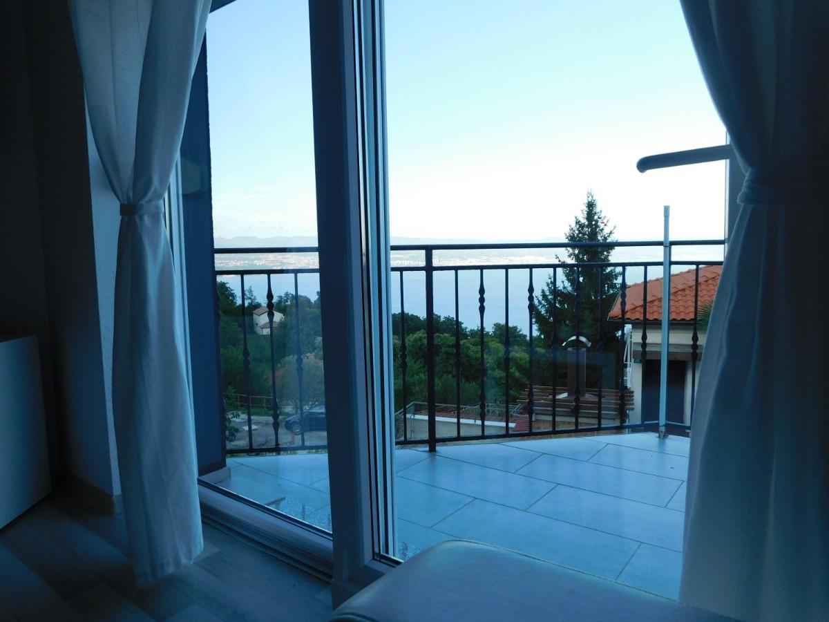 Apartments Ema Ловран Екстер'єр фото