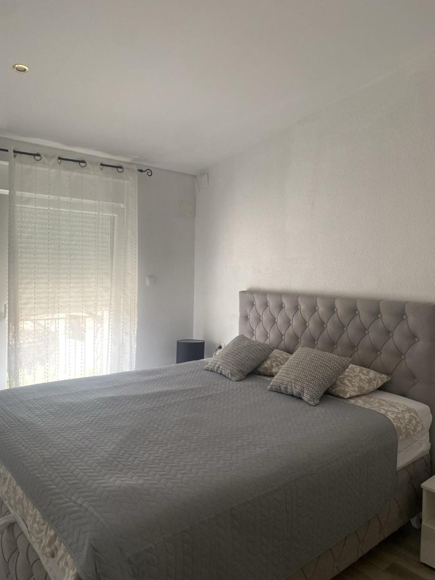 Apartments Ema Ловран Екстер'єр фото