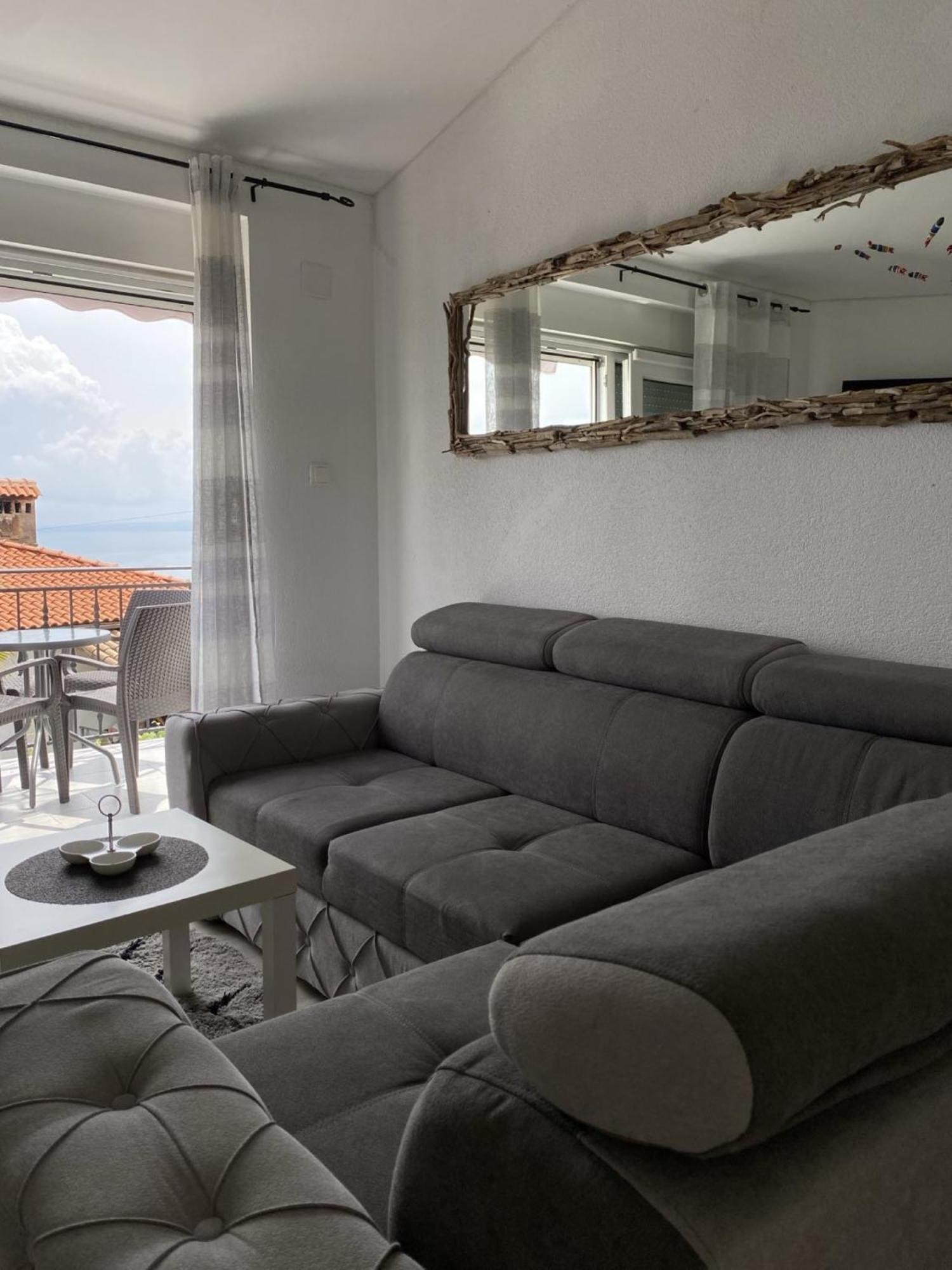 Apartments Ema Ловран Екстер'єр фото