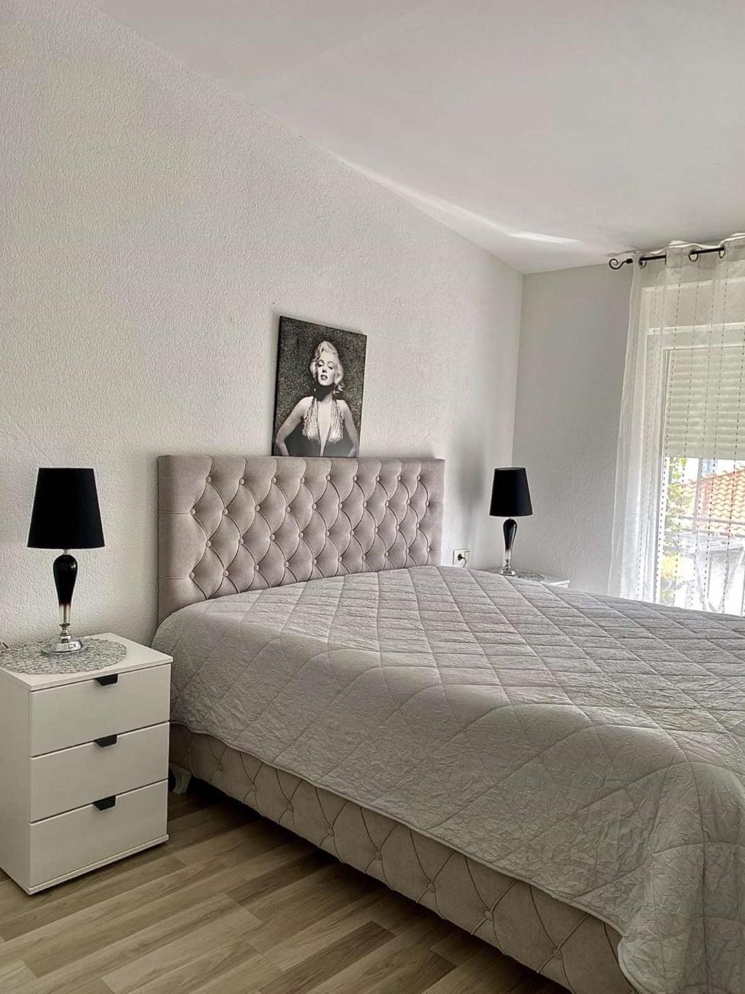 Apartments Ema Ловран Екстер'єр фото
